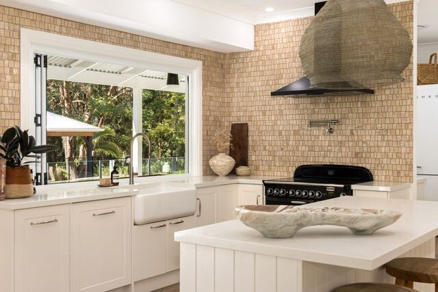 Ceramic farmhouse sink and range